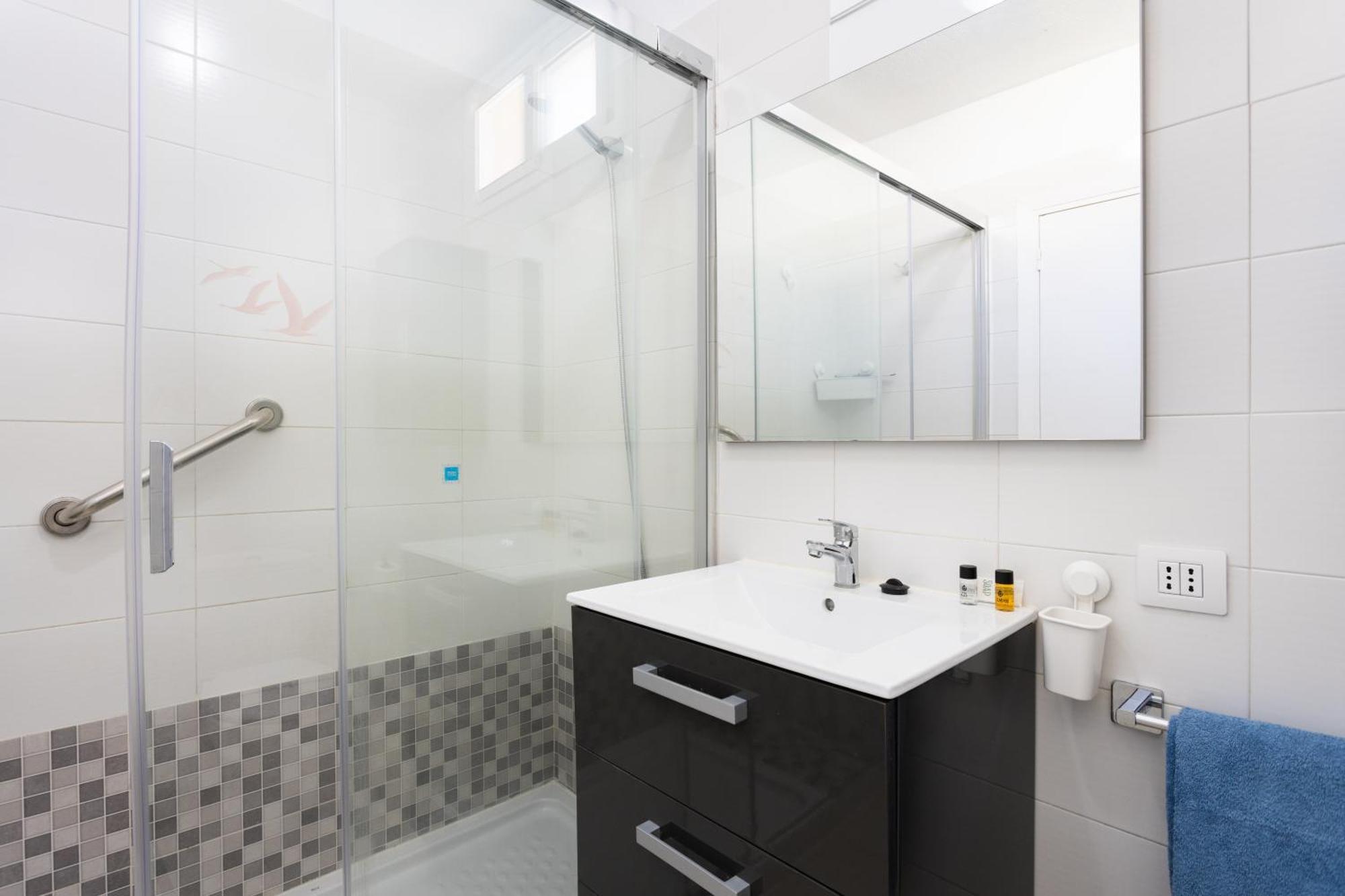 Frontline Playa Las Vistas With Pool, Parking, Sea Los Cristianos  Exterior photo