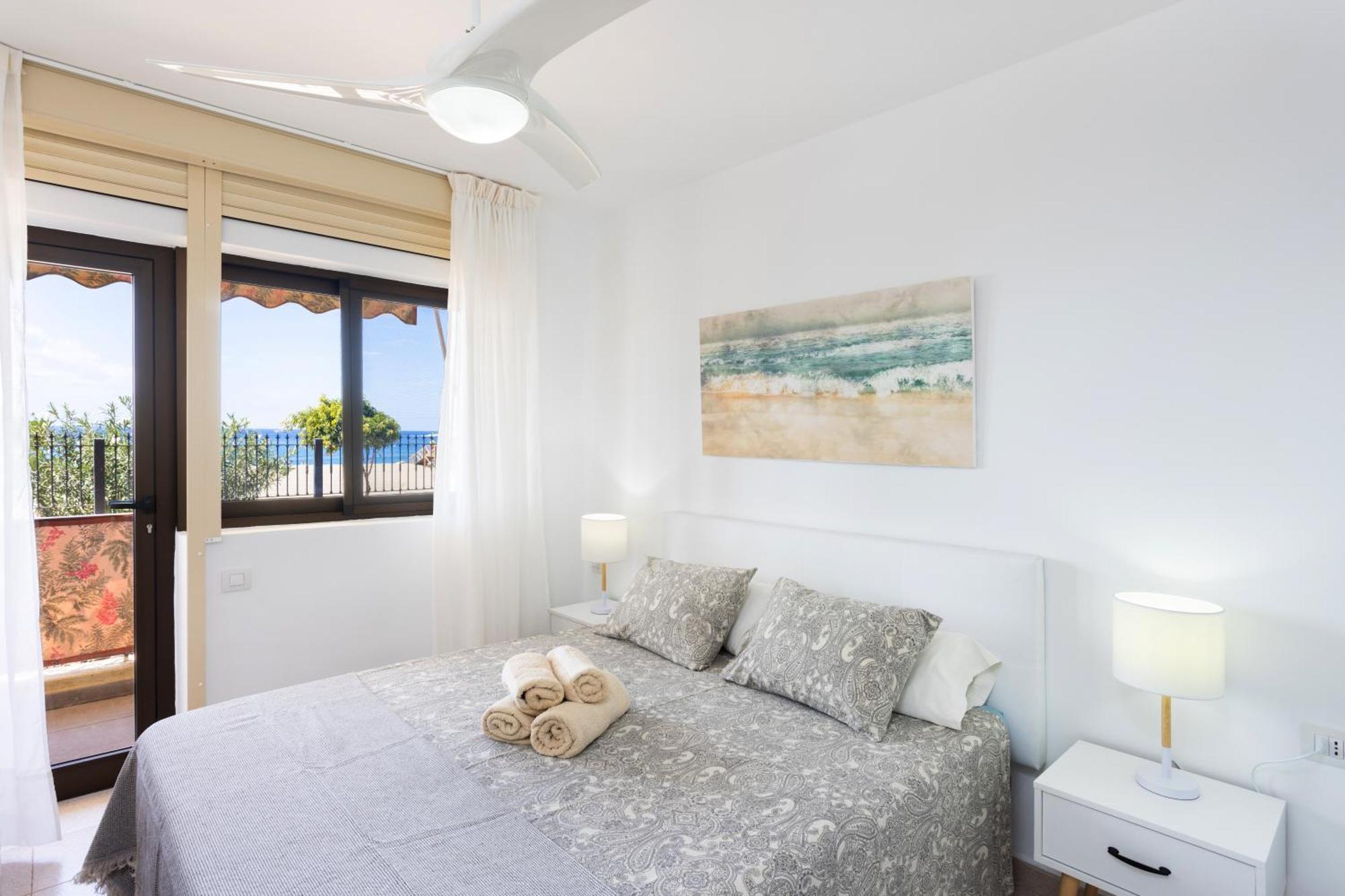 Frontline Playa Las Vistas With Pool, Parking, Sea Los Cristianos  Exterior photo